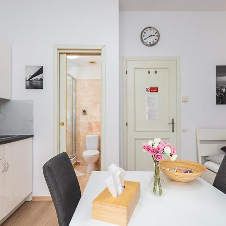 Private Retreat Close To Stations In Praha 3 Экстерьер фото