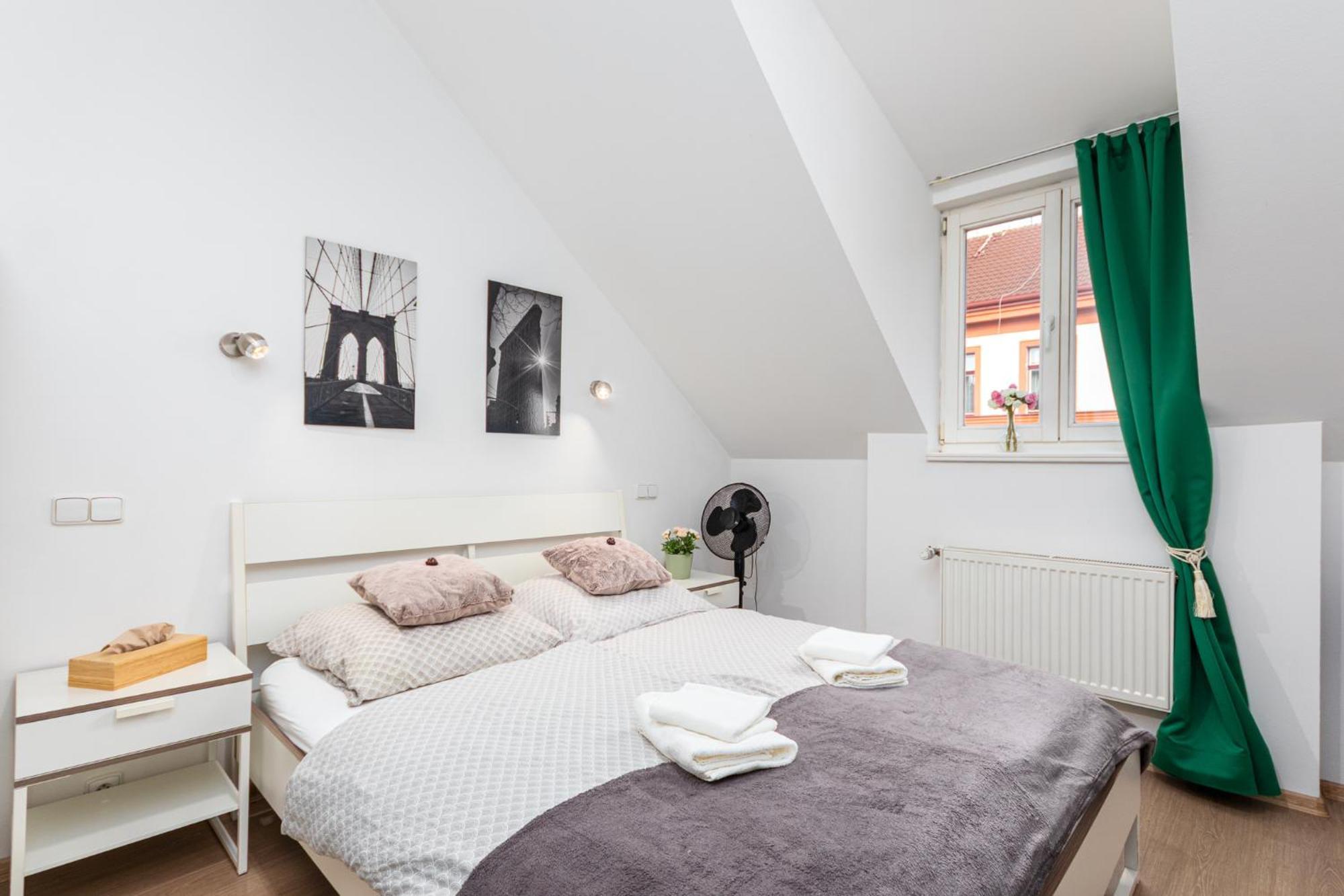 Private Retreat Close To Stations In Praha 3 Экстерьер фото