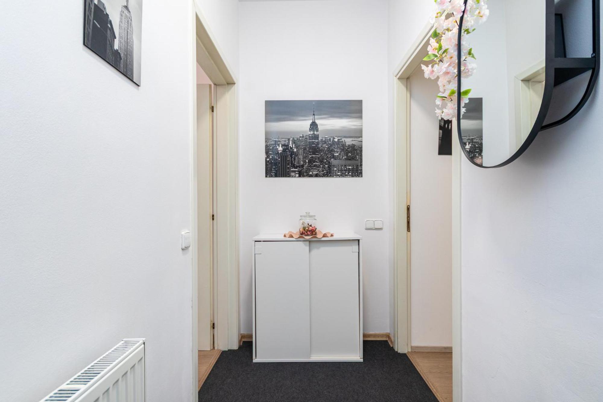 Private Retreat Close To Stations In Praha 3 Экстерьер фото